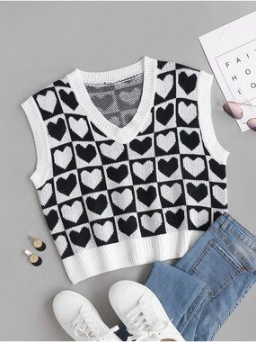 Black & White Heart Knit Sleeveless V-Neck Top